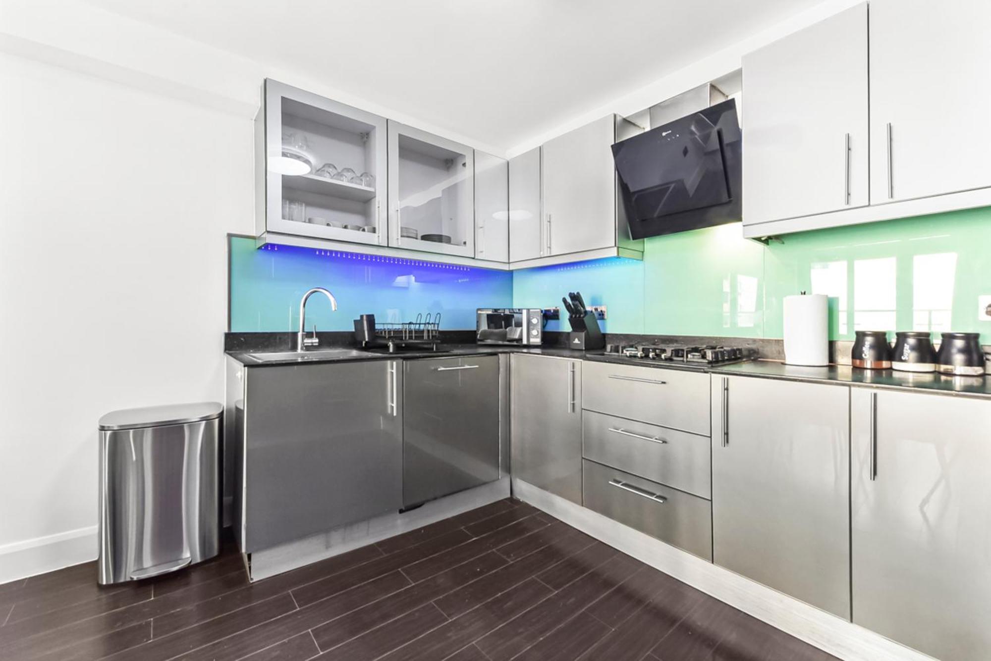 Stylish 2b 2b Heart Of Canary Wharf Londra
